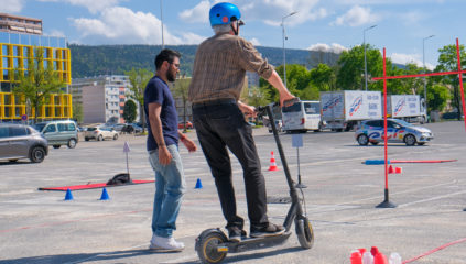 Two Roule pour Allianz